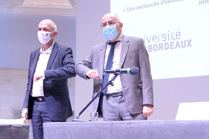 Signature de la convention entre l'université de Bordeaux et le CNRS