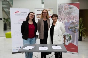 De gauche à droite : Agathe Boulangé (Aquitaine Science Transfert) qui a formalisé l’accord de collaboration ; Laure Zago, coordinatrice du projet TouchFace&amp;Brain (IMN) ; Sandrine Takumi (Directrice de l’Institut Takumi Finch)
